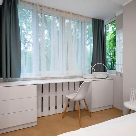 Silver Gem -1bd With Desk And Balcony