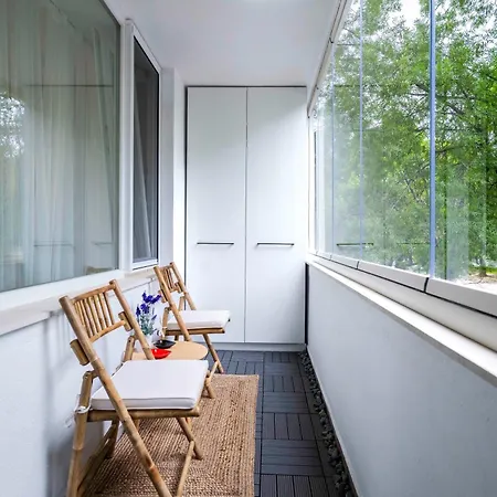 Silver Gem -1bd With Desk And Balcony 아파트 *