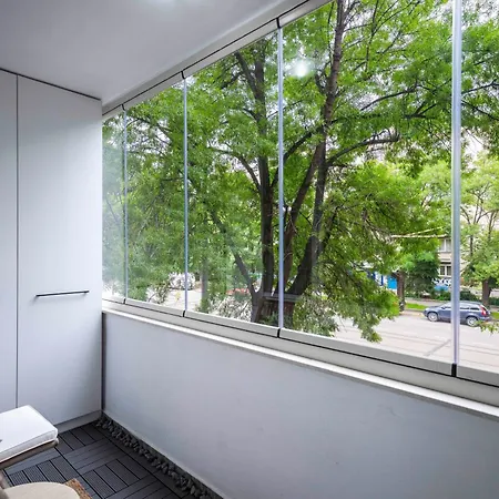 Silver Gem -1bd With Desk And Balcony *