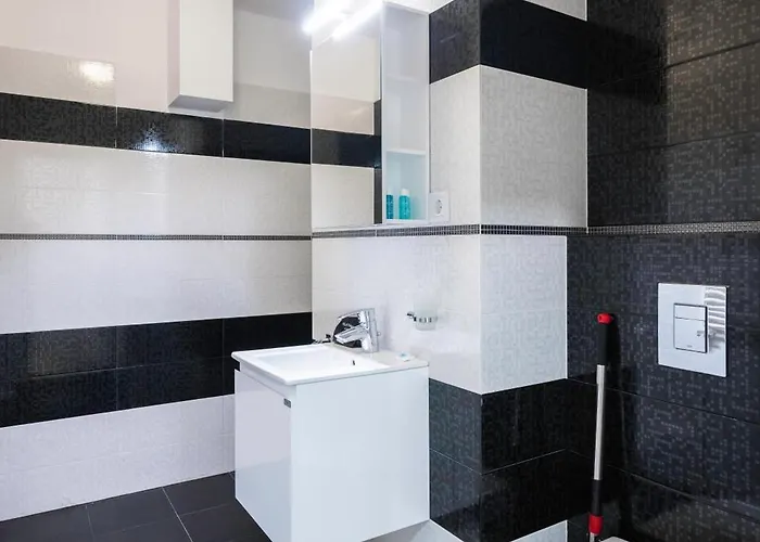 Silver Gem -1bd With Desk And Balcony Appartement