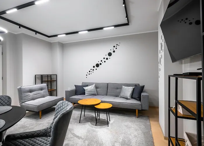 Silver Gem -1bd With Desk And Balcony Апартаменты