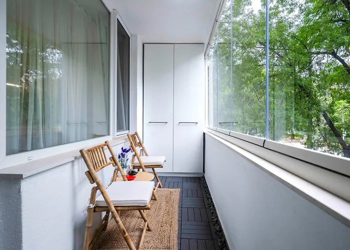 Silver Gem -1bd With Desk And Balcony Appartement *