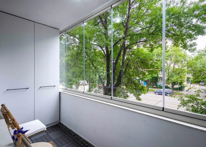 Silver Gem -1bd With Desk And Balcony *